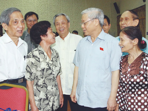 Tổng Bí thư Nguyễn Phú Trọng tiếp xúc cử tri sáng 29-6. Ảnh: Doãn Tấn. Tổng Bí thư Nguyễn Phú Trọng tiếp xúc cử tri sáng 29-6 Ảnh: Doãn Tấn