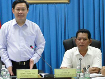 Trưởng Ban Kinh tế Trung ương Vương Đình Huệ tại buổi làm việc với lãnh đạo tỉnh Đắk Lắk. Trưởng Ban Kinh tế Trung ương Vương Đình Huệ tại buổi làm việc với lãnh đạo tỉnh Đắk Lắk