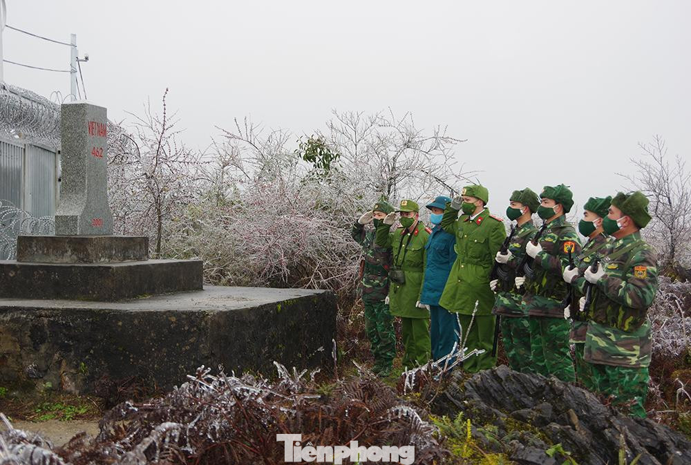 Cán bộ, chiến sỹ đồn Biên phòng Xín Cái phối hợp lực lượng quân đội, công an tuần tra tại khu vực Mốc 462.