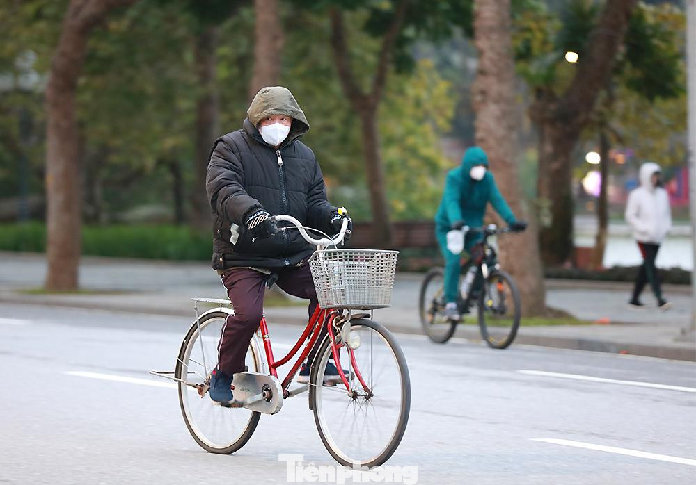 Ghi nhận cho thấy, phần lớn người tập thể dục buổi sáng là người lớn tuổi. Mọi người đều cho rằng việc rèn luyện sức khoẻ là điều rất cần thiết, nên duy trì thực hiện hàng ngày.