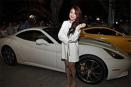 Hoàng Thuỳ Linh ‘hứng gạch’ vì gác chân lên ghế, nhún nhảy khi lái xe ảnh 6