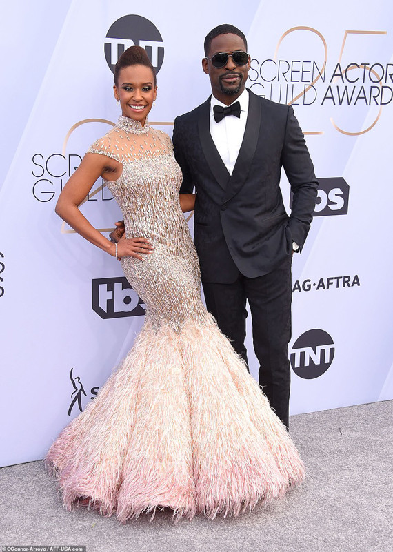 Thảm đỏ SAG Awards 2019: Lady Gaga gợi cảm nhất với váy xẻ sâu hút mắt ảnh 14