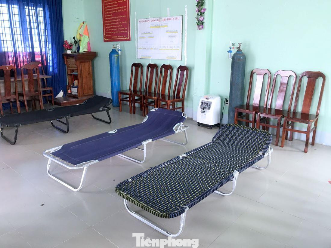 Trạm y tế lưu động có chức năng triển khai các hoạt động phòng, chống dịch COVID-19 tại cộng đồng, kết nối giữa chăm sóc, quản lý người nhiễm COVID-19 tại nhà với chăm sóc tại bệnh viện, phát hiện các trường hợp diễn biến nặng và chuyển tuyến kịp thời; cung cấp dịch vụ chăm sóc sức khỏe ban đầu, khám bệnh, chữa bệnh, sơ cứu, chuyển tuyến kịp thời các bệnh thông thường cho người dân trên địa bàn được giao. Trạm y tế lưu động có chức năng triển khai các hoạt động phòng, chống dịch COVID-19 tại cộng đồng, kết nối giữa chăm sóc, quản lý người nhiễm COVID-19 tại nhà với chăm sóc tại bệnh viện, phát hiện các trường hợp diễn biến nặng và chuyển tuyến kịp thời; cung cấp dịch vụ chăm sóc sức khỏe ban đầu, khám bệnh, chữa bệnh, sơ cứu, chuyển tuyến kịp thời các bệnh thông thường cho người dân trên địa bàn được giao.