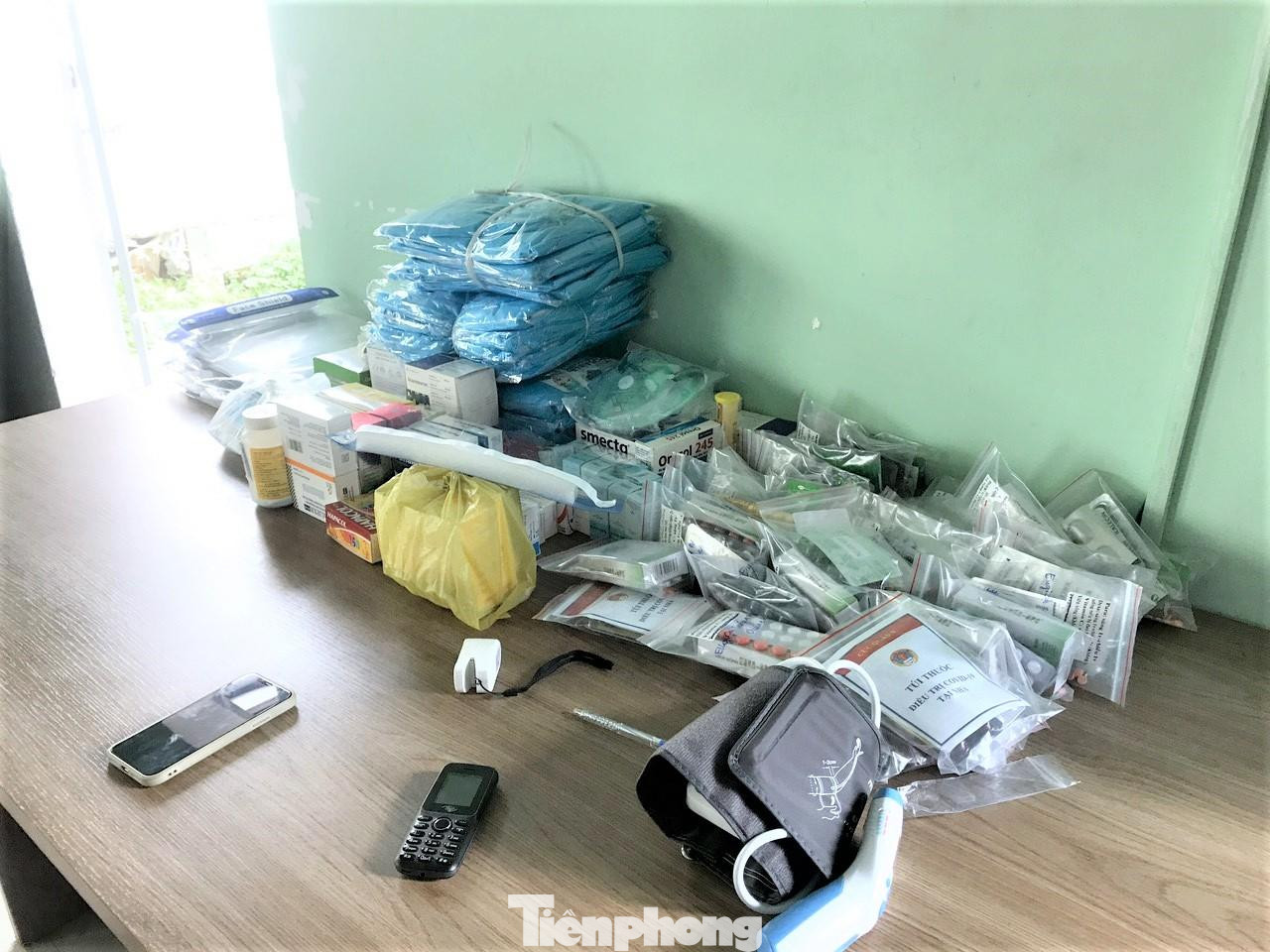 Những nhiệm vụ cụ thể của trạm y tế lưu động bao gồm: Quản lý, theo dõi người nhiễm COVID-19 tại nhà và tại cộng đồng; xét nghiệm COVID-19; tiêm chủng vắc xin phòng, chống COVID-19; khám, điều trị, cấp thuốc cho người mắc các bệnh khác. Những nhiệm vụ cụ thể của trạm y tế lưu động bao gồm: Quản lý, theo dõi người nhiễm COVID-19 tại nhà và tại cộng đồng; xét nghiệm COVID-19; tiêm chủng vắc xin phòng, chống COVID-19; khám, điều trị, cấp thuốc cho người mắc các bệnh khác.