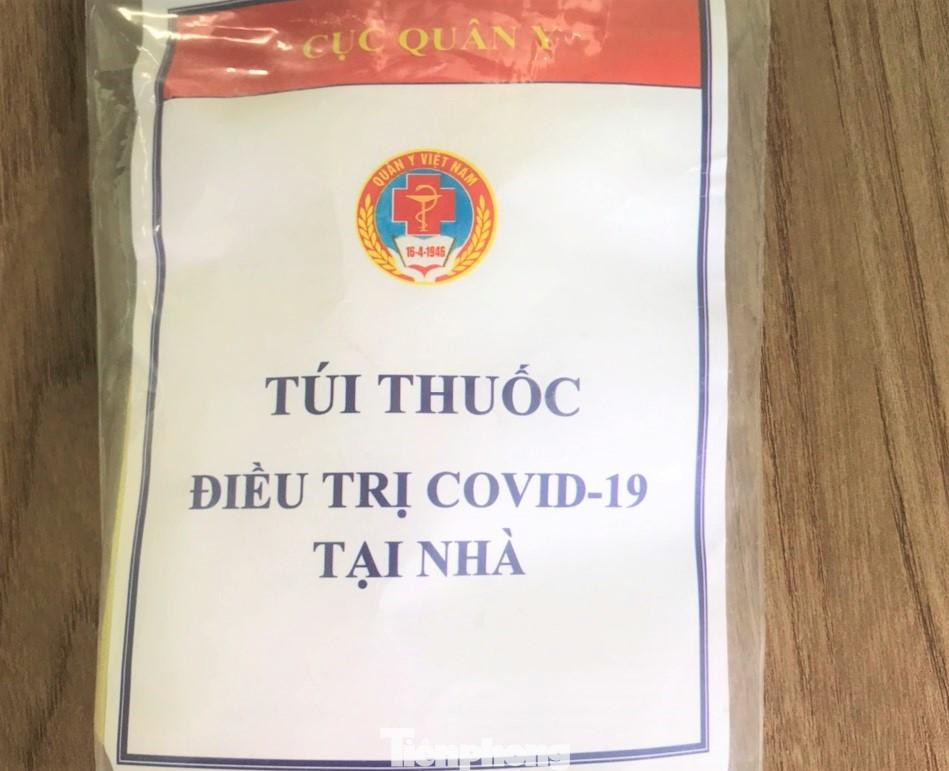 Trạm y tế lưu động sử dụng các thuốc thiết yếu trong danh mục thuốc dành cho Trạm y tế cấp xã và các loại thuốc điều trị COVID-19 tại cộng đồng theo hướng dẫn của Bộ Y tế. Trạm y tế lưu động sử dụng các thuốc thiết yếu trong danh mục thuốc dành cho Trạm y tế cấp xã và các loại thuốc điều trị COVID-19 tại cộng đồng theo hướng dẫn của Bộ Y tế.