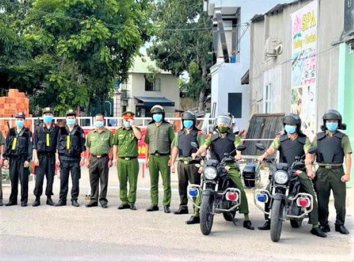 Lực lượng chi viện ngoài việc hỗ trợ phòng, chống dịch còn đảm bảo công tác an ninh trật tự