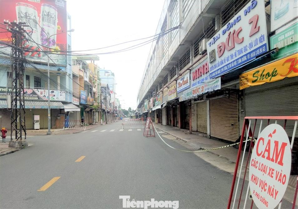 Bình Dương siết chặt giãn cách, hạn chế người dân ra đường để kiểm soát dịch bệnh