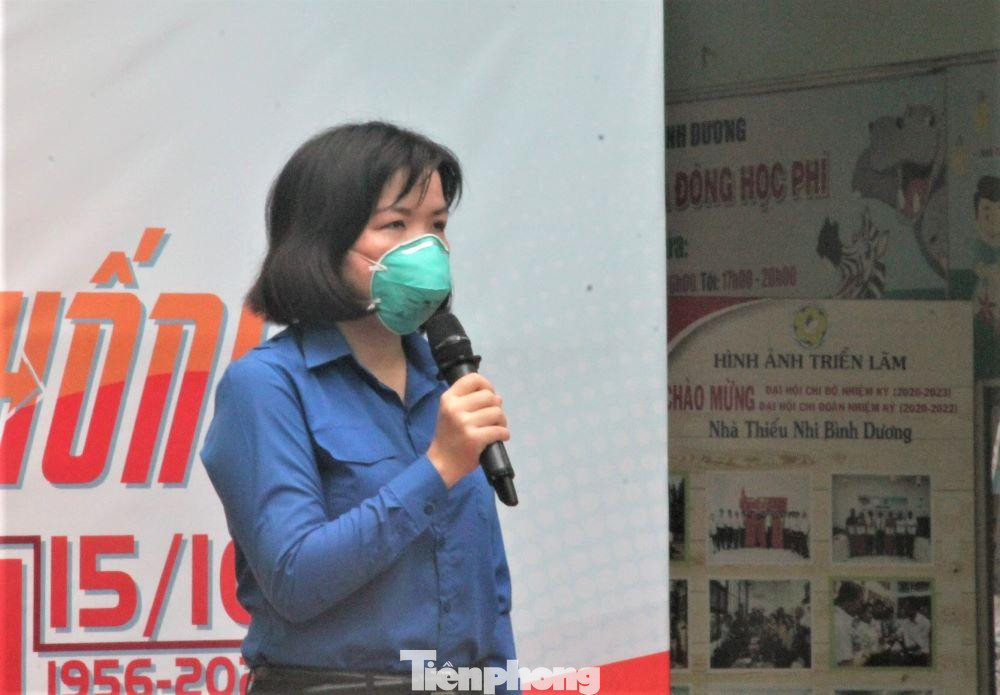 Chị Nguyễn Thị Ngọc Xuân, Bí thư Tỉnh đoàn Bình Dương, cho biết hưởng ứng chương trình Triệu túi an sinh của T.Ư Đoàn, Tỉnh đoàn Bình Dương đã vận động 267.480 túi an sinh để tặng cho những đối tượng khó khăn trong dịch COVID19. Ngoài ra, Tỉnh đoàn còn trao tặng 9.080 túi thuốc F0 cho các trường hợp bệnh nhân COVID-19. Đơn vị luôn quan tâm động viên kịp thời các tình nguyện viên tham gia công tác phòng, chống dịch trên địa bàn. Chị Nguyễn Thị Ngọc Xuân, Bí thư Tỉnh đoàn Bình Dương, cho biết hưởng ứng chương trình Triệu túi an sinh của T.Ư Đoàn, Tỉnh đoàn Bình Dương đã vận động 267.480 túi an sinh để tặng cho những đối tượng khó khăn trong dịch COVID19. Ngoài ra, Tỉnh đoàn còn trao tặng 9.080 túi thuốc F0 cho các trường hợp bệnh nhân COVID-19. Đơn vị luôn quan tâm động viên kịp thời các tình nguyện viên tham gia công tác phòng, chống dịch trên địa bàn.