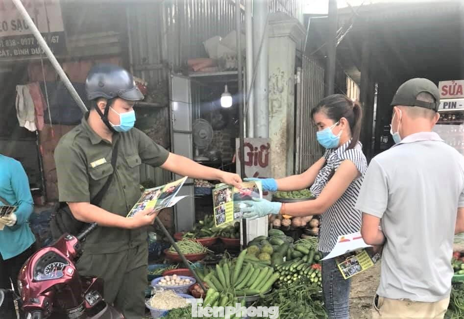 Tất cả các "vùng xanh" người ra đường đều phải đủ điều kiện về tiêm vắc xin, xét nghiệm âm tính Tất cả các "vùng xanh" người ra đường đều phải đủ điều kiện về tiêm vắc xin, xét nghiệm âm tính