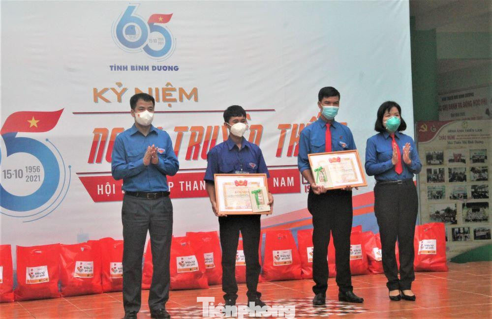 Khen thưởng "Người thợ trẻ giỏi" Khen thưởng "Người thợ trẻ giỏi"