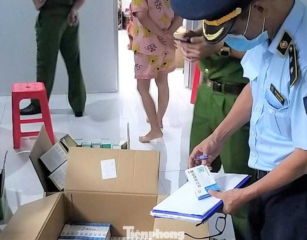 Lực lượng chức năng kiểm tra lo hàng và phát hiện tất cả đều không có hóa đơn