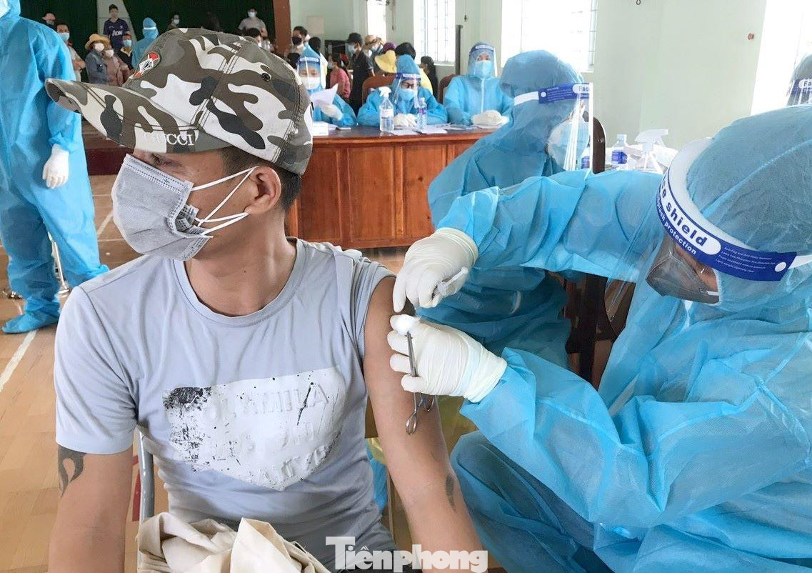 Người dân cho biết bất kể là loại vắc xin gì đều muốn tiêm với mong muốn được miễn dịch Người dân cho biết bất kể là loại vắc xin gì đều muốn tiêm với mong muốn được miễn dịch