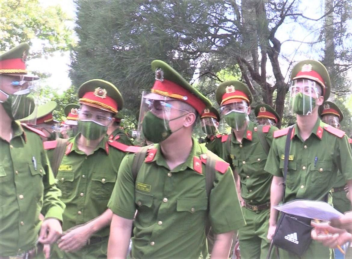 Các học viên cảnh sát đến hỗ trợ Bình Dương