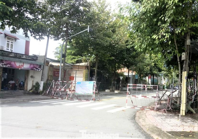 Một chốt kiểm dịch ở đường Lê Hồng Phong được dỡ sau lễ công bố