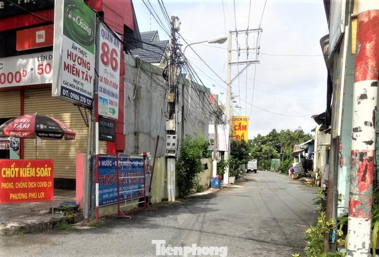 Chốt kiểm soát tại đường hẻm Huỳnh Văn Lũy dỡ bỏ sau khi công bố "vùng xanh"