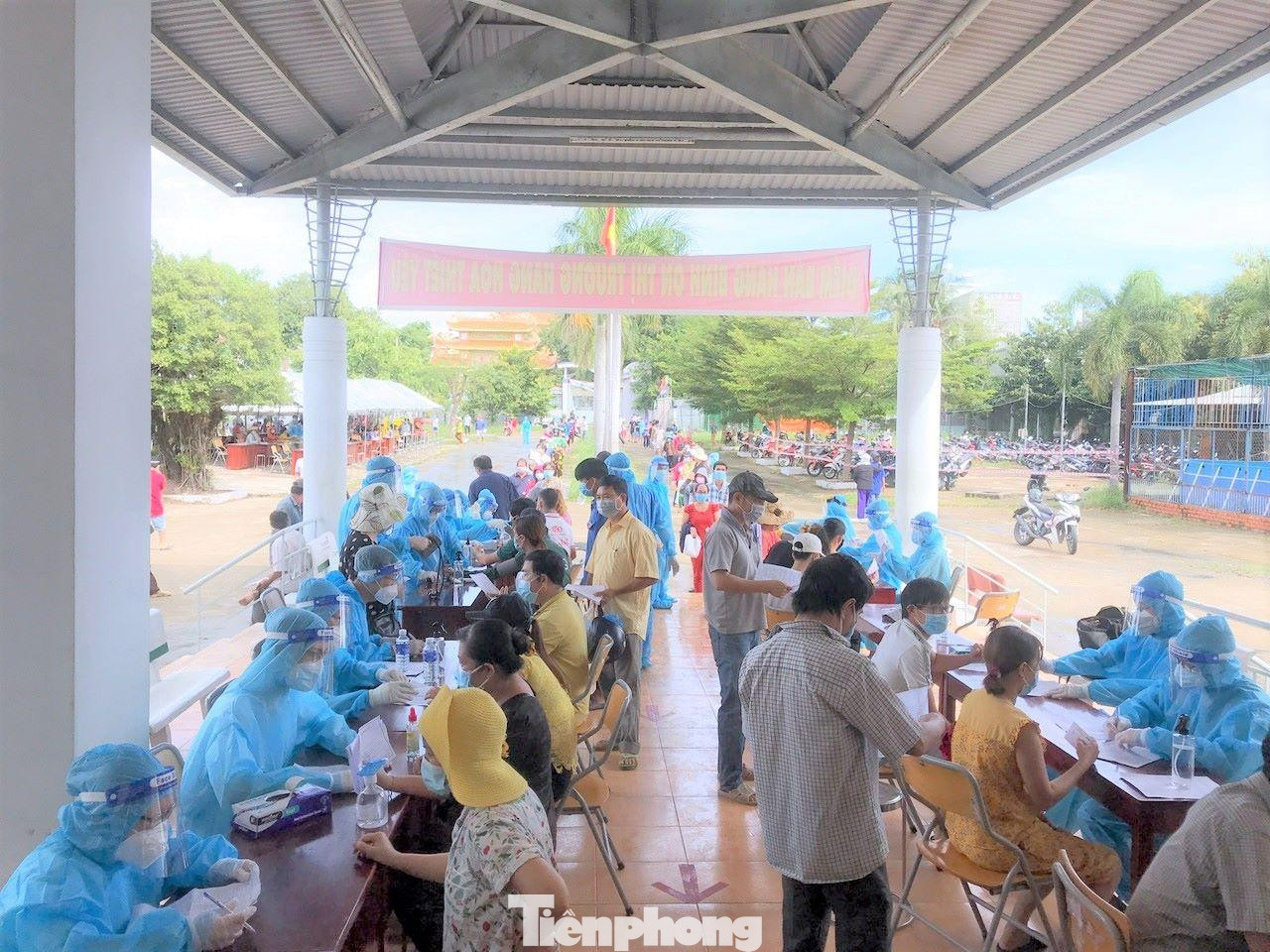 Bình Dương đang thần tốc xét nghiệm diện rộng và tiêm vắc xin phòng COVID-19