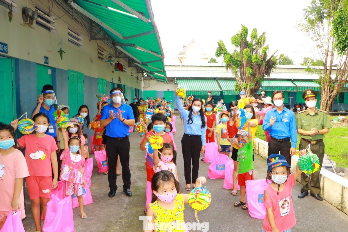 Chương trình trung thu năm nay được sự hỗ trợ của Trung tâm Hỗ trợ phát triển thiếu nhi Việt Nam, Công ty TNHH Đầu tư Địa Ốc Thành Phố (CityLand), Đoàn Thanh niên Công an tỉnh Bình Dương, Công ty TNHH Zott Việt Nam, Tập đoàn BIM Group, Công ty Vê Lắk, Công ty sữa Nutifood, Công ty cổ phần đối tác Chân Thật, Công ty sữa Vita Dairy