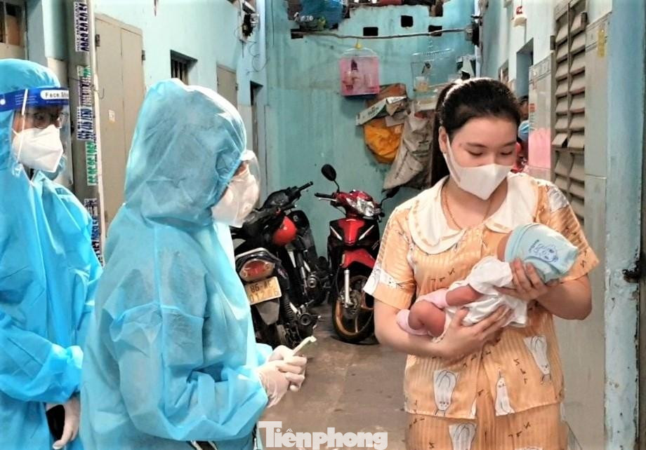 Một bé mồ côi đang ở trọ tại Bình Dương Một bé mồ côi đang ở trọ tại Bình Dương