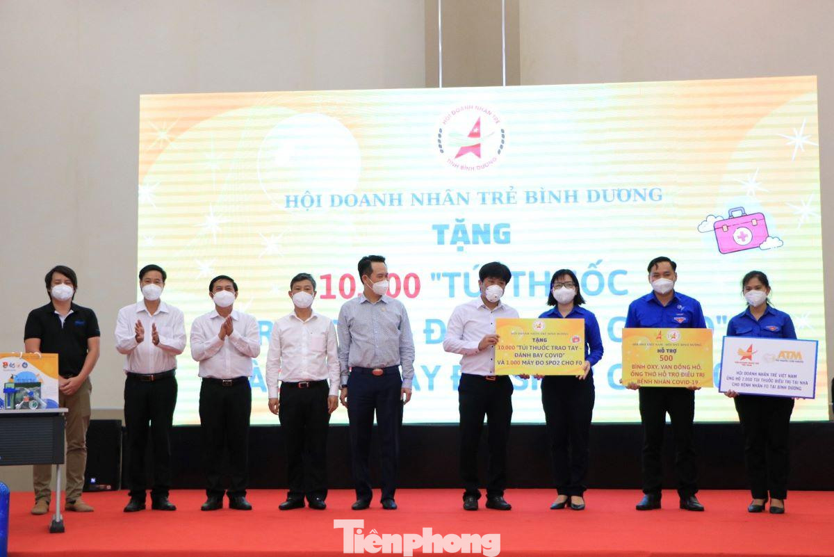 Các đơn vị tặng thuốc, trang thiết bị y tế tại sự kiện