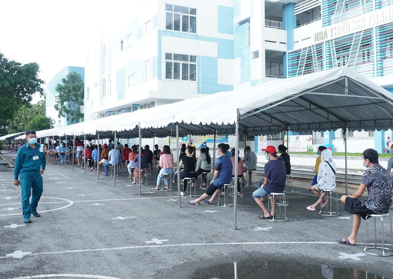 Bình Dương triển khai tiêm vắc xin Vero Cell của Sinopharm và người dân hưởng ứng cao