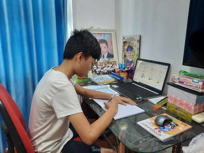 Học sinh ở vùng dịch phải học trực tuyến Học sinh ở vùng dịch phải học trực tuyến
