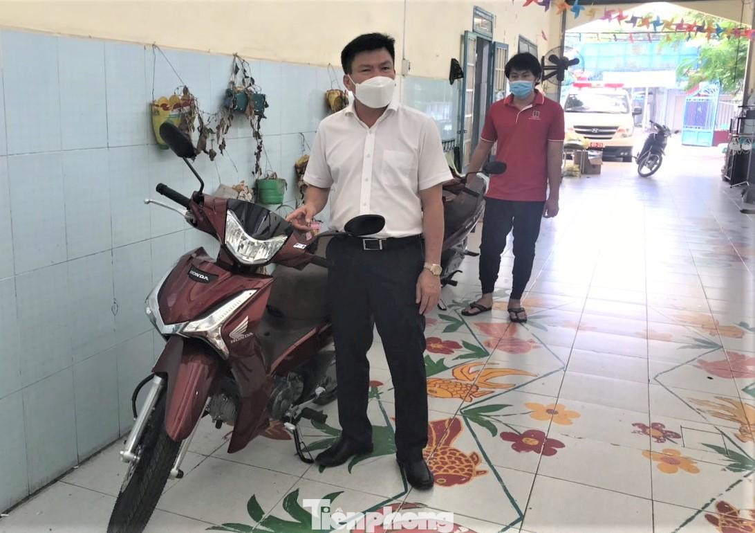 Để phục vụ F0 đạt hiệu quả nhất, TP Thuận An đã trang bị cho trạm y tế xe gắn máy ngoài xe ô tô cấp cứu