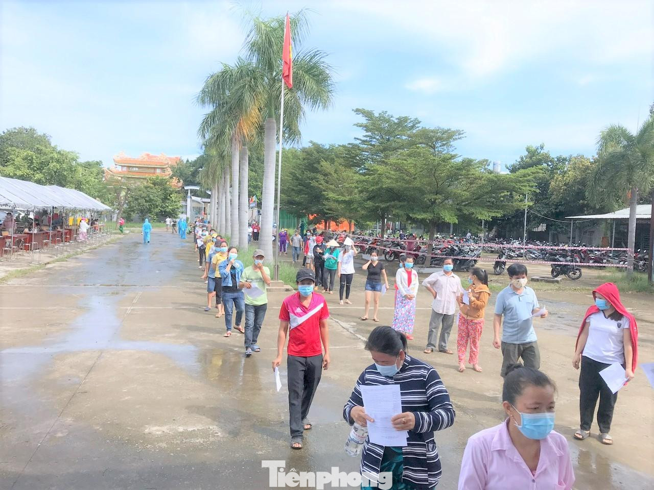 Chiều 5/9, Phó Chủ tịch UBND tỉnh Bình Phước Trần Tuyết Minh đã ký ban hành kế hoạch về việc hỗ trợ tỉnh Bình Dương tiêm chủng vắc xin phòng dịch COVID-19 trong bối cảnh đang thiếu nhân sự. Chiều 5/9, Phó Chủ tịch UBND tỉnh Bình Phước Trần Tuyết Minh đã ký ban hành kế hoạch về việc hỗ trợ tỉnh Bình Dương tiêm chủng vắc xin phòng dịch COVID-19 trong bối cảnh đang thiếu nhân sự.