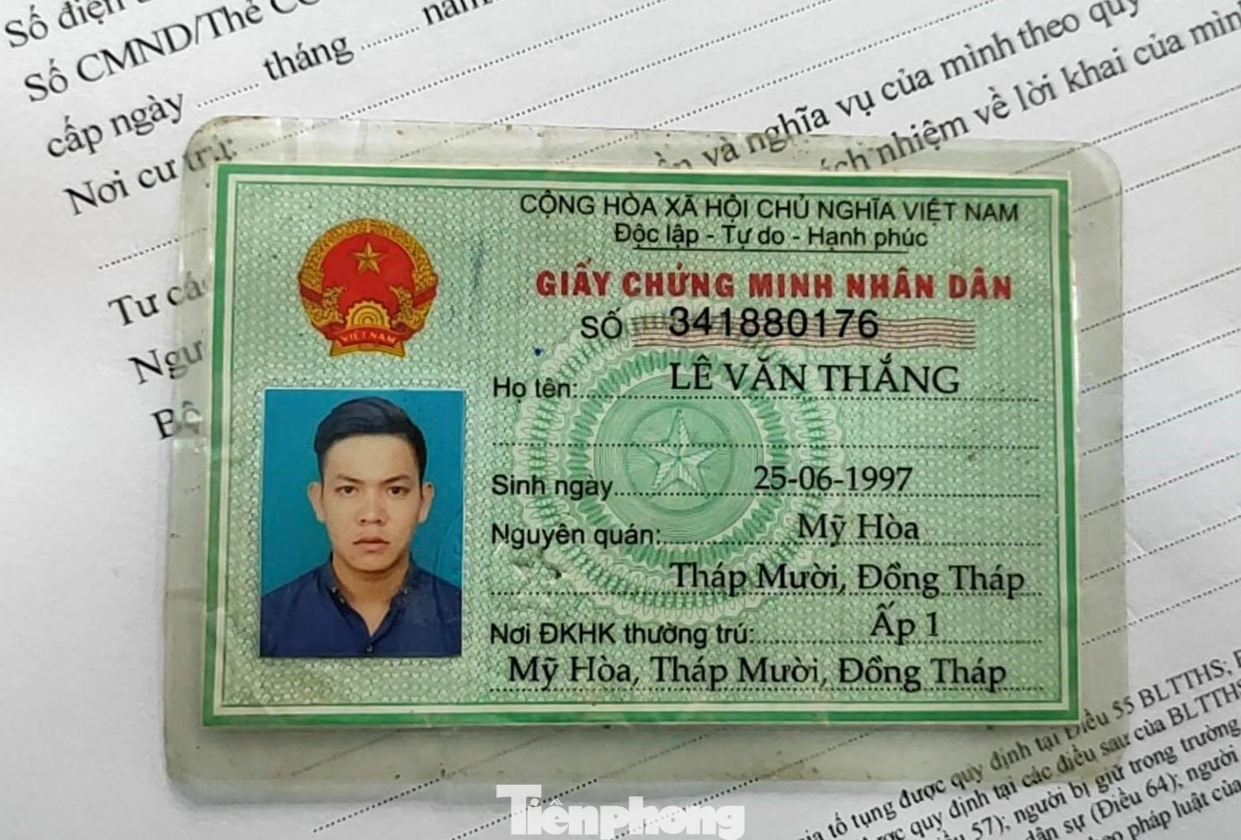 Lê Văn Thắng bị bắt giữ khi đang nhận tiền từ người dân