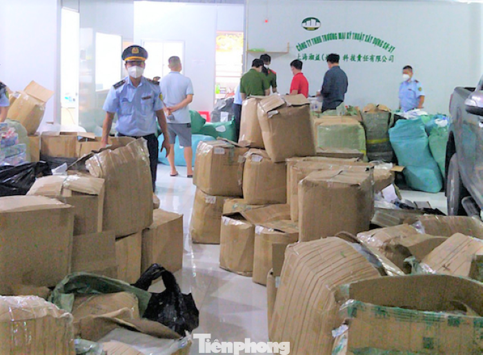 Kho hàng không rõ nguồn gốc tại Bình Dương bị tạm giữ