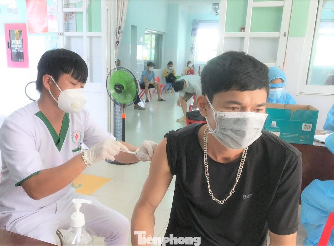 Bình Dương quyết tâm tiêm 100% đối tượng thuộc diện ưu tiên và nguy cơ