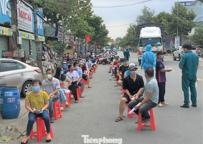 Người dân cho biết, họ mong muốn được tiêm vắc xin sớm và không lựa chọn loại nào