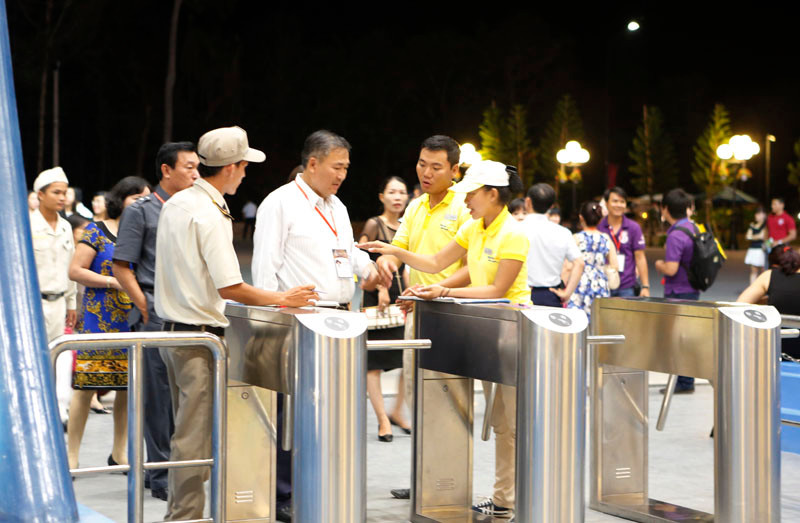 Nguyễn Cao Kỳ Duyên đăng quang Hoa hậu Việt Nam 2014 ảnh 35