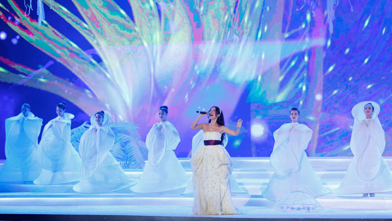 Nguyễn Cao Kỳ Duyên đăng quang Hoa hậu Việt Nam 2014 ảnh 17