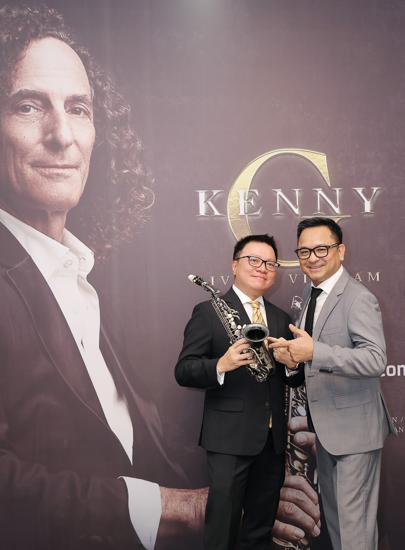 Ông Lê Quốc Minh (trái) và giám đốc sản xuất âm Nguyễn Thùy Dương công bố đêm diễn của Kenny G ở Hà Nội. Ông Lê Quốc Minh (trái) và giám đốc sản xuất âm Nguyễn Thùy Dương công bố đêm diễn của Kenny G ở Hà Nội.