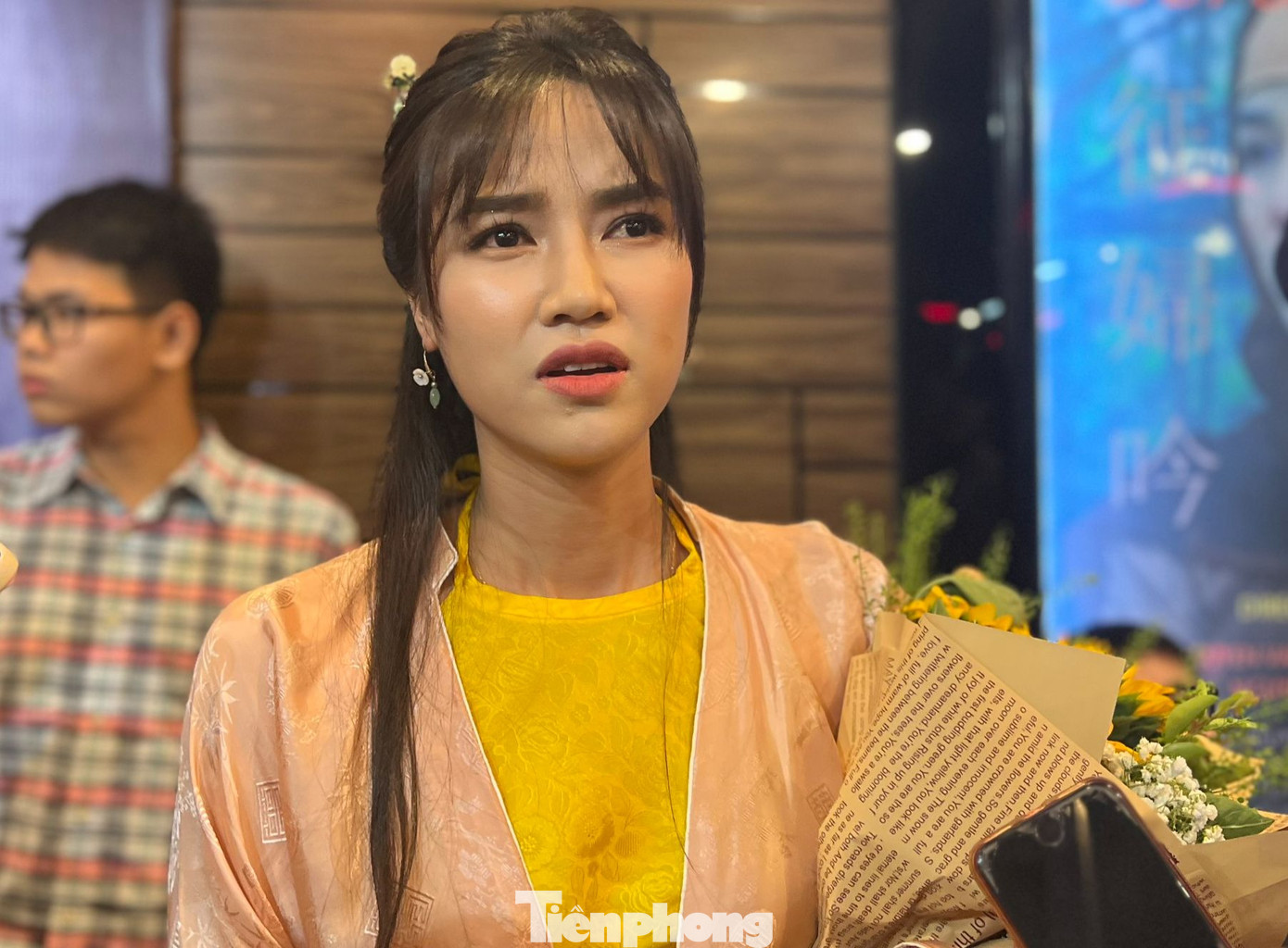 Diễn viên Anh Đào nhận vai Đoàn Thị Điểm qua lời giới thiệu của NSND Trung Anh. Ảnh: Nguyên Khánh.