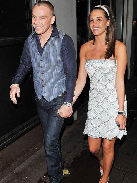 Danielle Lloyd bị bắt gặp đi chơi đêm cùng tiền vệ Jamie O'Hara của đội Tottenham Hotspur