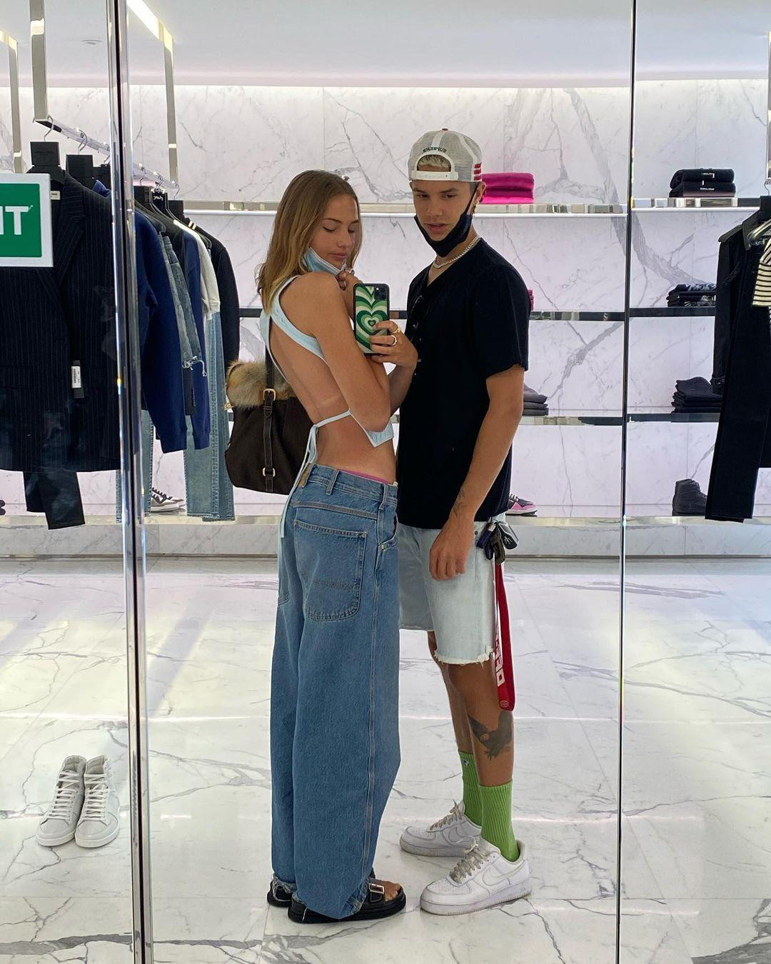 Trên trang cá nhân, cả Mia lẫn Romeo thường xuyên đăng ảnh tình cảm.