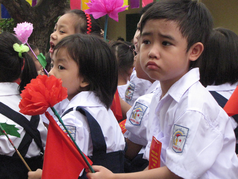 Một giây nũng nịu của trẻ thơ...