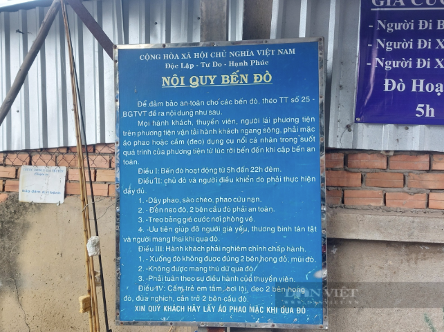 Bảng nội quy không mấy ai quan tâm. Ảnh: Chinh Hoàn Bảng nội quy không mấy ai quan tâm. Ảnh: Chinh Hoàn