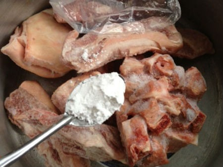 Chỉ cần vài thìa bột nhừ, xương ninh, chân giò sẽ mềm sau chỉ khoảng 20 phút. Chỉ cần vài thìa bột nhừ, xương ninh, chân giò sẽ mềm sau chỉ khoảng 20 phút