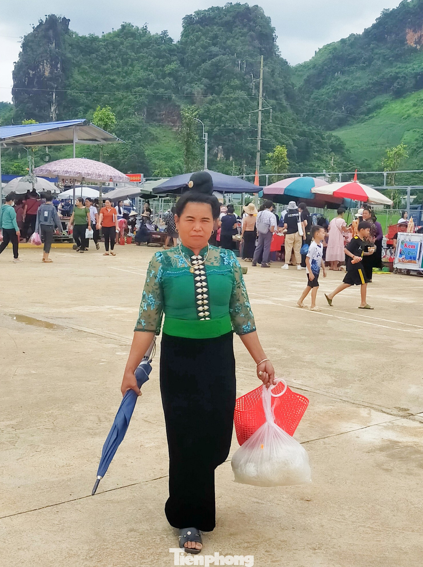 Huyện uỷ, UBND huyện Mường Ảng tuyên truyền, nâng cao nhận thức người dân về sử dụng chất thải nhựa nói riêng và bảo vệ môi trường nói chung; vận động người dân nâng cao ý thức giữ gìn vệ sinh môi trường sống, hạn chế dùng túi nilon một lần, thay đổi hành vi, thói quen sinh hoạt, góp phần bảo vệ môi trường.