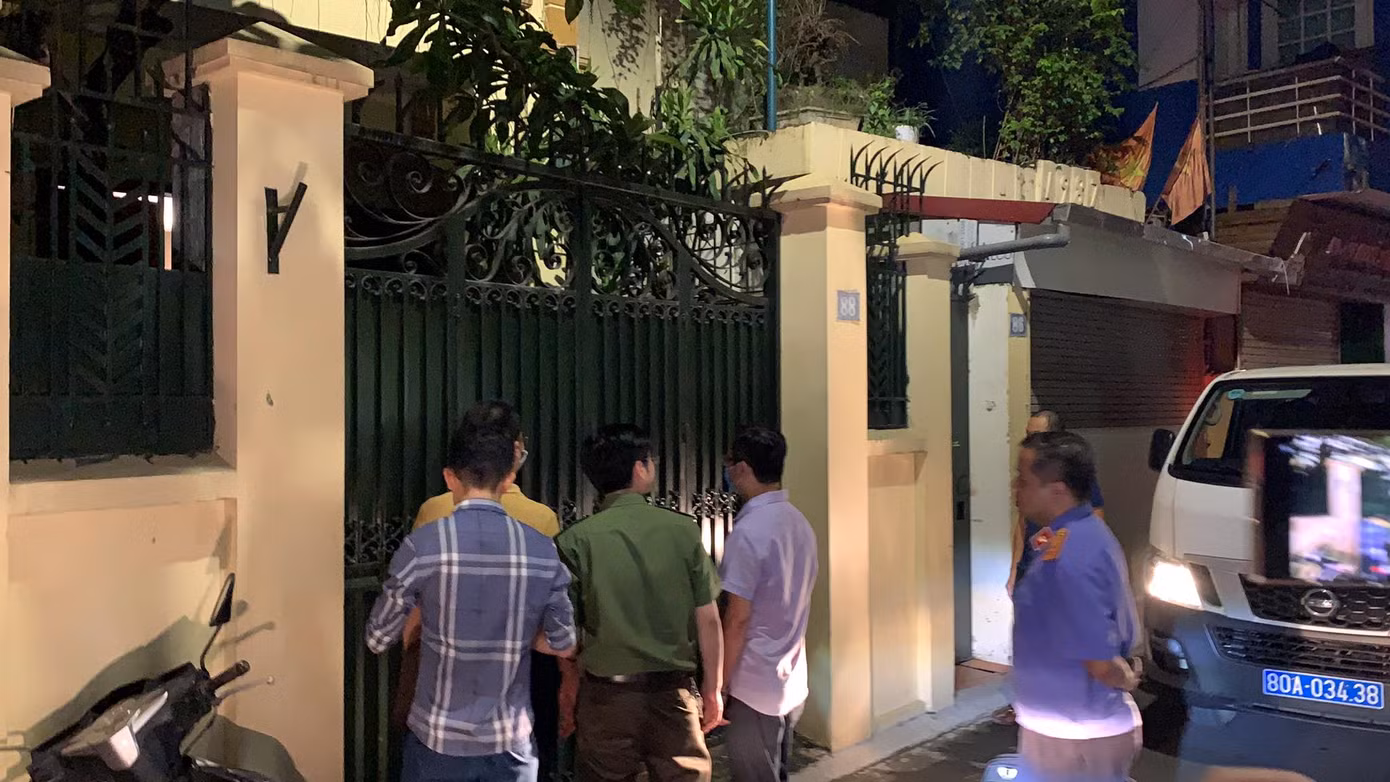 Khám xét nhà riêng, nơi làm việc của Chủ tịch Hà Nội Nguyễn Đức Chung ảnh 17