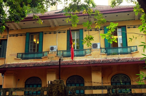 …Và mặt tiền hướng ra đường Hoàng Diệu