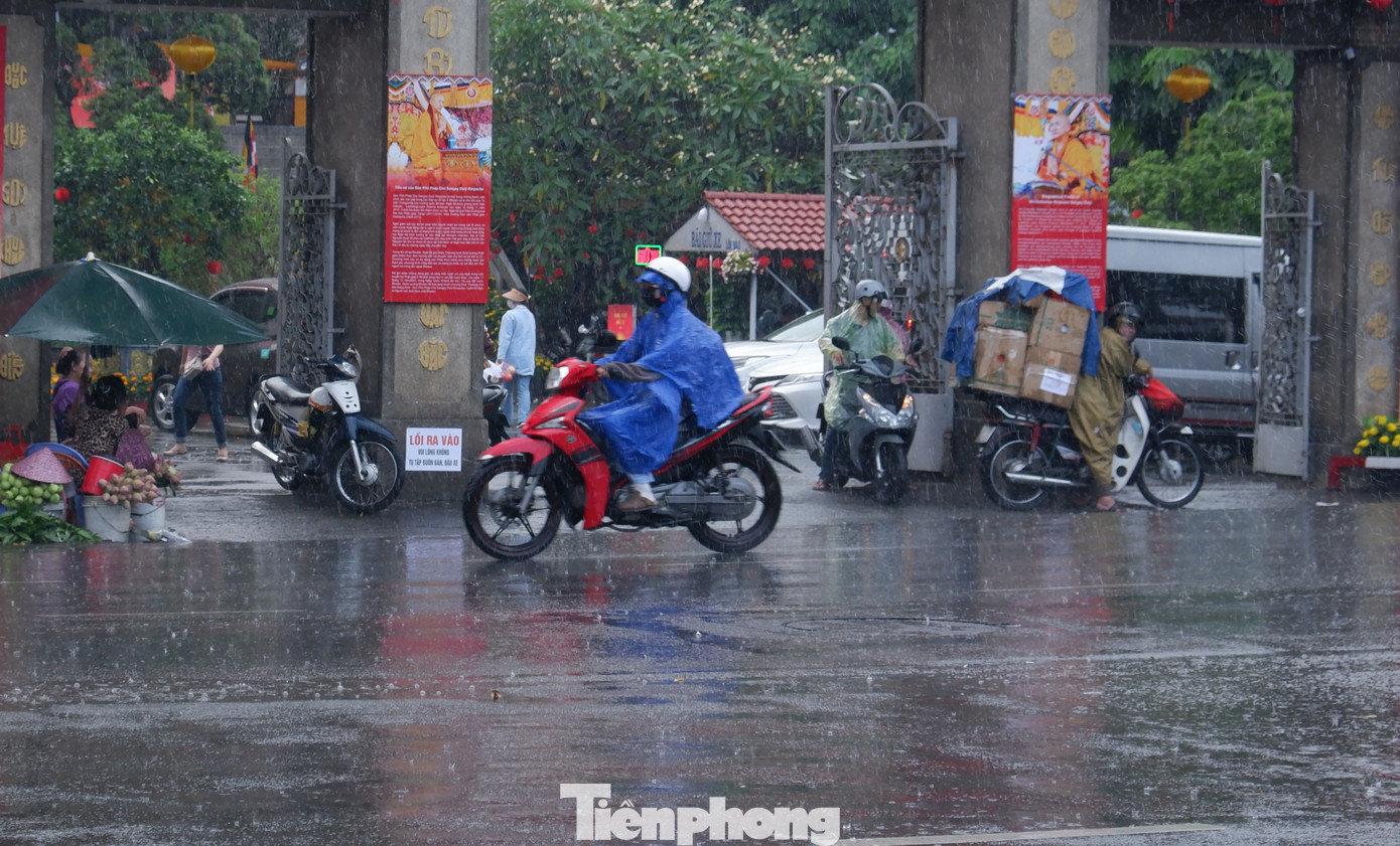 Từ nay đến hết ngày 24/2, nhiều nơi ở TPHCM sẽ tiếp tục có mưa trái mùa. Ảnh minh họa: Hữu Huy