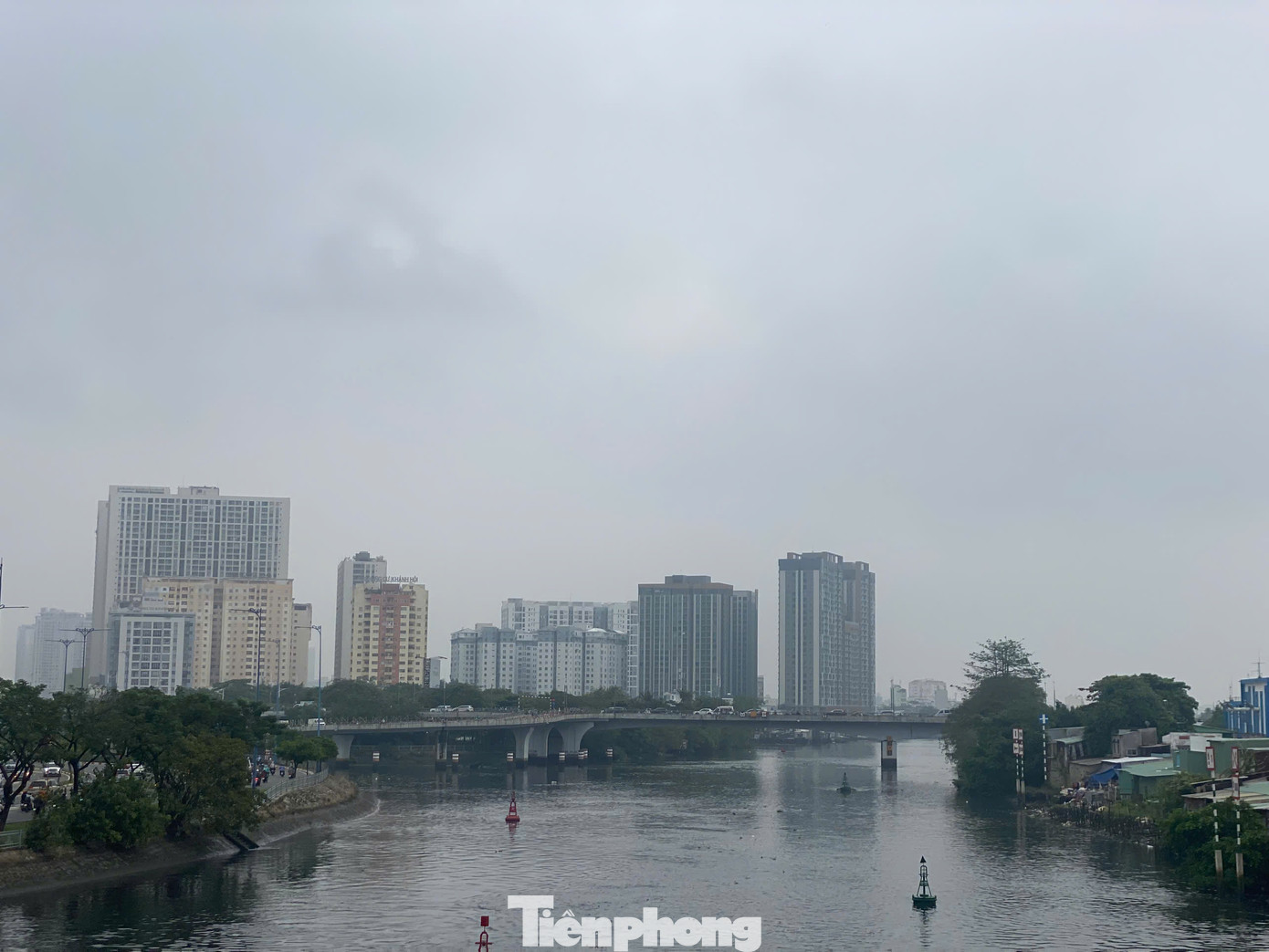 Mây mù dày đặc ở TPHCM trong buổi sáng 15/2. Hình ảnh ghi nhận tại khu vực kênh Tàu Hủ (quận 5). Mây mù dày đặc ở TPHCM trong buổi sáng 15/2. Hình ảnh ghi nhận tại khu vực kênh Tàu Hủ (quận 5).