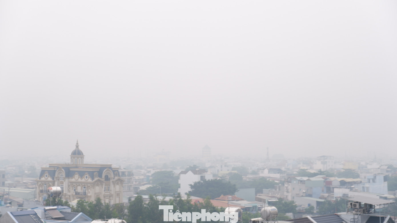 Air Visual cho biết, nồng độ bụi mịn PM 2.5 tại TPHCM vào sáng 19/2 cao gấp 10,6 lần giá trị theo hướng dẫn về chất lượng không khí hàng năm của WHO.