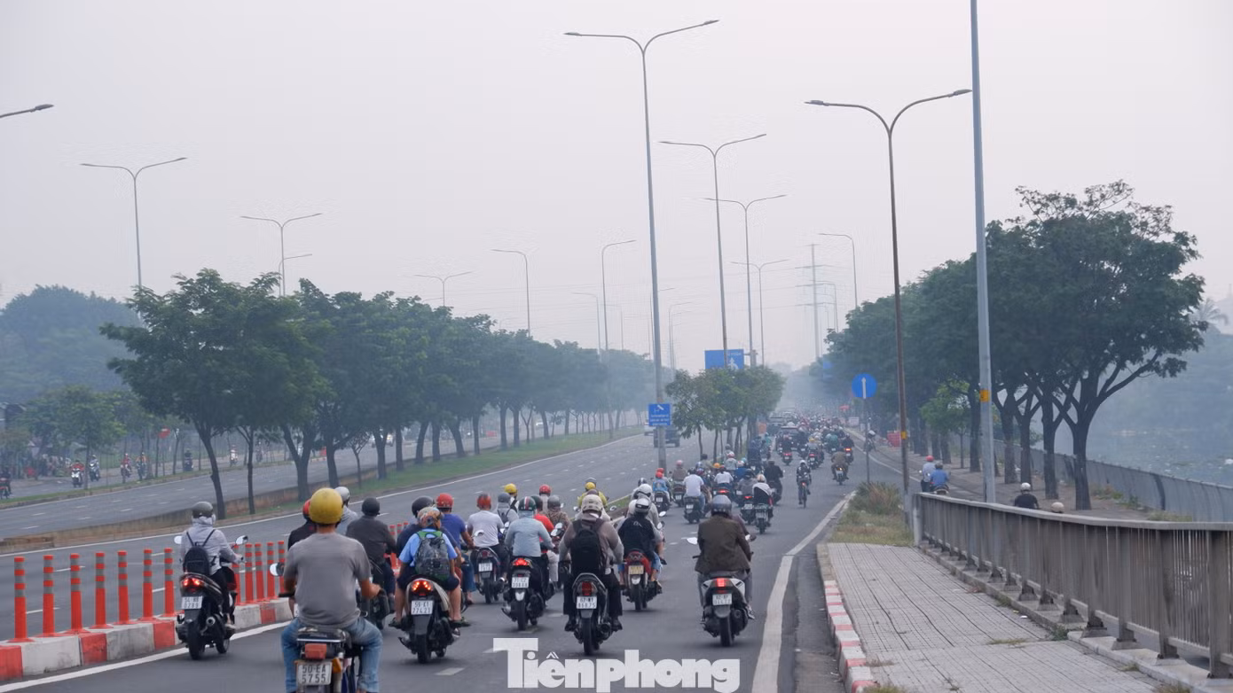 Theo ứng dụng quan trắc không khí Air Visual (thuộc Tổ chức IQAir sở hữu lượng dữ liệu tổng hợp rất lớn về chất lượng không khí, có trụ sở chính tại Thụy Sỹ), từ sáng 19/2, nhiều khu vực tại TPHCM có điểm đo chất lượng không khí không tốt cho sức khỏe. Theo ứng dụng quan trắc không khí Air Visual (thuộc Tổ chức IQAir sở hữu lượng dữ liệu tổng hợp rất lớn về chất lượng không khí, có trụ sở chính tại Thụy Sỹ), từ sáng 19/2, nhiều khu vực tại TPHCM có điểm đo chất lượng không khí không tốt cho sức khỏe.