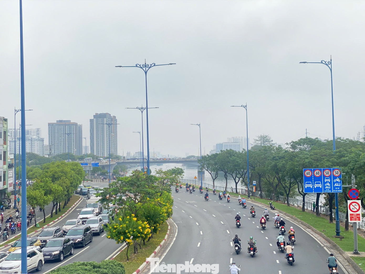 Từ sáng sớm 15/2, nhiều nơi tại TPHCM xuất hiện sương mù. Ảnh ghi nhận tại đường Võ Văn Kiệt, quận 5. Từ sáng sớm 15/2, nhiều nơi tại TPHCM xuất hiện sương mù. Ảnh ghi nhận tại đường Võ Văn Kiệt, quận 5.