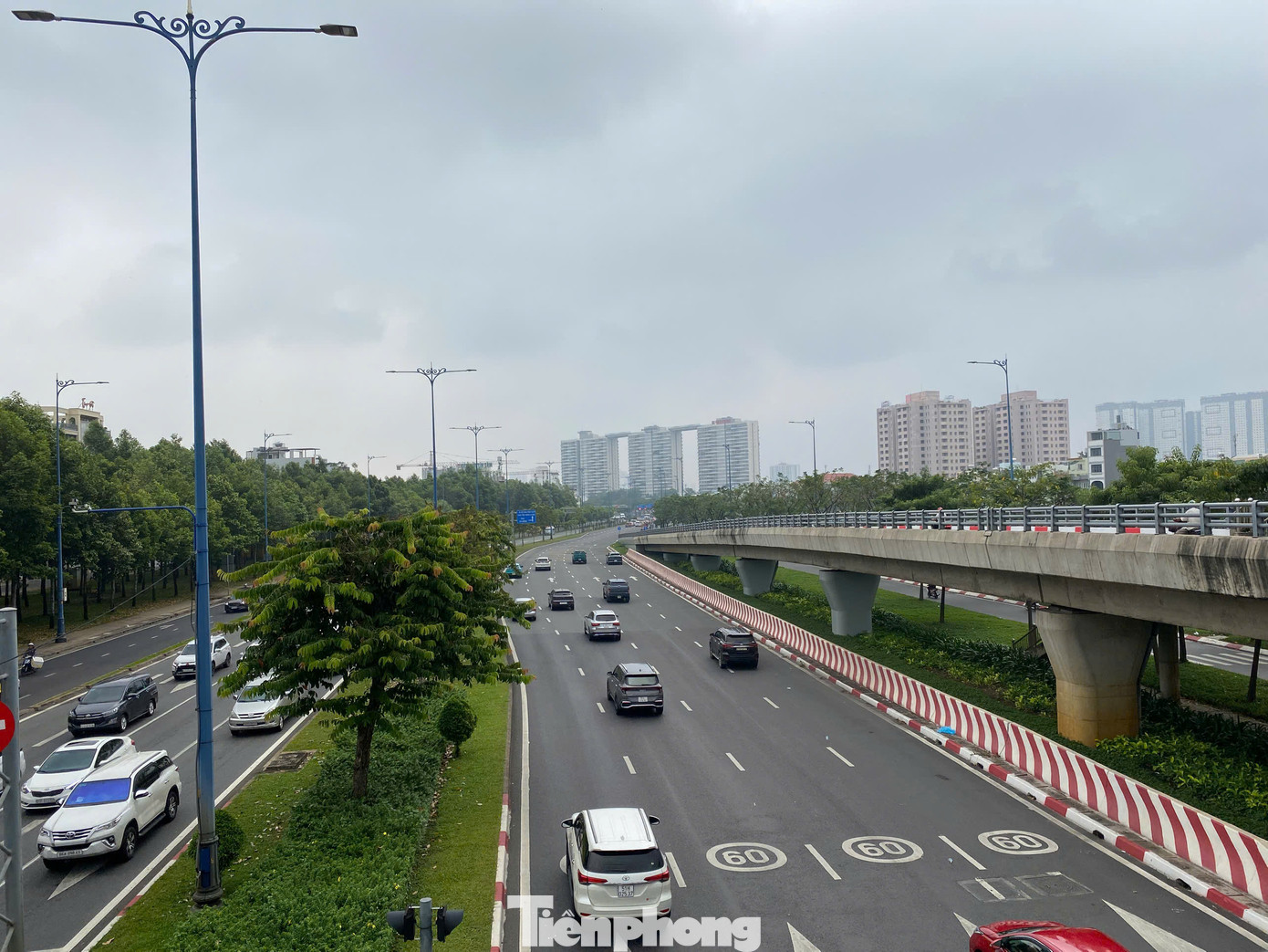 Air Visual cho biết, nồng độ bụi mịn PM 2.5 tại TPHCM hiện cao gấp 10,5 lần giá trị theo hướng dẫn về chất lượng không khí hàng năm của WHO. Air Visual cho biết, nồng độ bụi mịn PM 2.5 tại TPHCM hiện cao gấp 10,5 lần giá trị theo hướng dẫn về chất lượng không khí hàng năm của WHO.