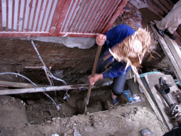 Các biện pháp đầu tiên nhằm "cấp cứu khẩn cấp" đưa hai tòa nhà về trạng thái an toàn thi công. Các biện pháp đầu tiên nhằm